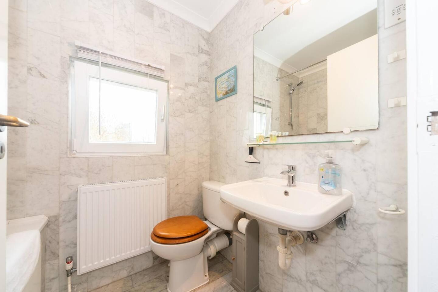 Sunny Maisonette With Views Over Canary Wharf, London Exteriör bild