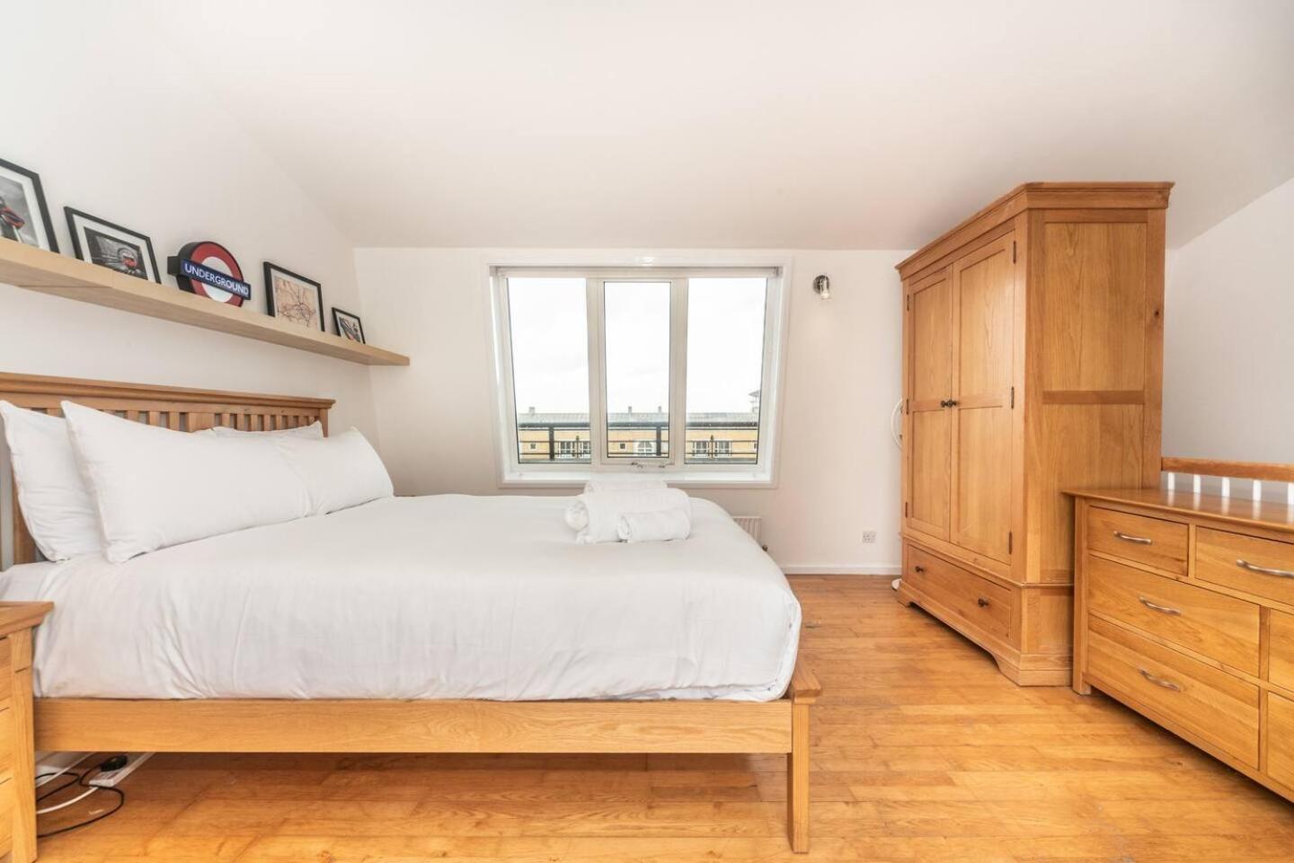 Sunny Maisonette With Views Over Canary Wharf, London Exteriör bild