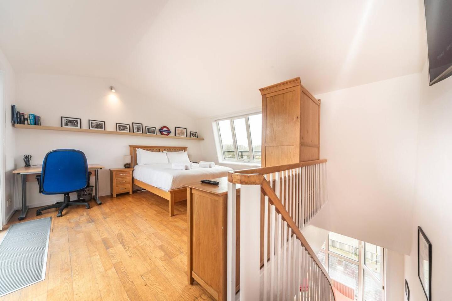 Sunny Maisonette With Views Over Canary Wharf, London Exteriör bild